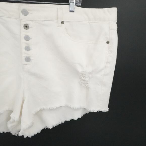 Torrid Shorts Women 26 White Denim Button Fly Raw Hem Distressed Cut Off Summer - Picture 3 of 14